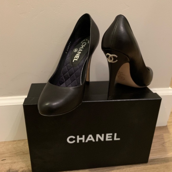 Black Chanel Pumps - Picture 5 of 7